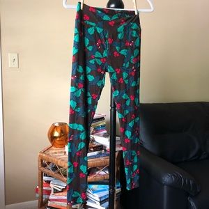 LuLaRoe Christmas Leggings Holly OS